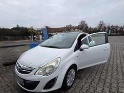 Weiß Gebraucht 2012 Opel Corsa Limousine | 2.350 € (Guter Preis)