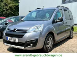 Grau Gebraucht 2017 Citroën Berlingo XTR Van / Kleinbus | 11.490 € (Etwas zu teuer)