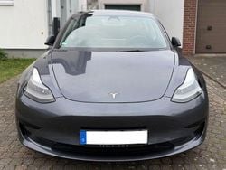 Grau Gebraucht 2021 Tesla Model 3 Standard Range Plus Limousine | 25.200 € (Guter Preis)
