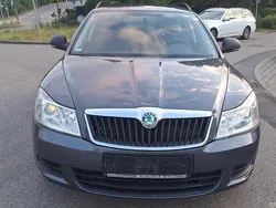 Grau Gebraucht 2012 Skoda Octavia Kombi | 4.000 € (Fairer Preis)