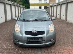 Silber Gebraucht 2006 Toyota Yaris Executive Limousine | 2.990 € (Fairer Preis)
