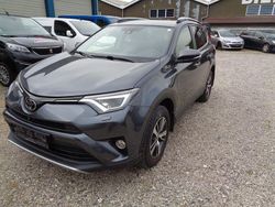 Grau Gebraucht 2017 Toyota RAV4 Executive SUV | 9.900 € (Etwas zu teuer)