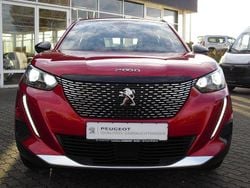 Elixierrot Gebraucht 2023 Peugeot 2008 Allure SUV | 20.990 € (Guter Preis)