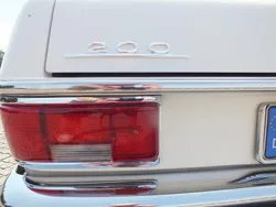 Weiß Gebraucht 1972 Mercedes 200/8 Limousine | 20.900 €