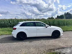 Weiß Gebraucht 2016 Audi A3 Sportback Ambition Limousine | 15.500 € (Fairer Preis)