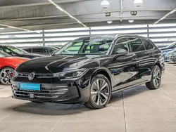 Grenadillschwarz metallic Gebraucht 2024 VW Passat Business Kombi | 36.930 €