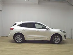 Weiss Gebraucht 2022 Ford Kuga Vignale SUV | 22.480 € (Guter Preis)