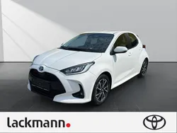 Weiss Gebraucht 2022 Toyota Yaris Hybrid Team Kleinwagen | 20.990 € (Fairer Preis)