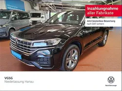 Grenadillschwarz (metallic) Gebraucht 2023 VW Touareg R-line SUV | 46.999 € (Superpreis)