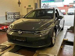 Grau Gebraucht 2022 VW Golf VIII Life Kombi | 16.390 € (Guter Preis)