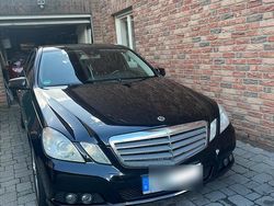 Schwarz Gebraucht 2011 Mercedes E250 Limousine | 7.500 € (Teuer)