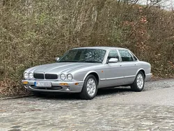 Silber Gebraucht 2001 Jaguar XJ8 Executive Limousine | 9.500 €