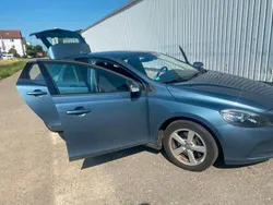 Blau Gebraucht 2014 Volvo V40 Momentum Kombi | 8.900 € (Guter Preis)