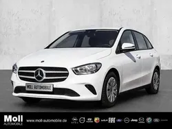 Weiss Gebraucht 2021 Mercedes B180 Van / Kleinbus | 25.490 € (Fairer Preis)
