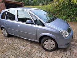 Grau Gebraucht 2006 Opel Meriva Van / Kleinbus | 1.650 € (Fairer Preis)