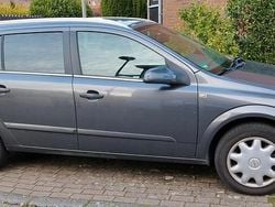 Grau Gebraucht 2008 Opel Astra Innovation Kombi | 1.900 € (Guter Preis)