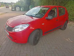 Rot Gebraucht 2010 Dacia Sandero Kleinwagen | 1.650 €