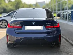 Blau Gebraucht 2024 BMW 330 Comfort Edition Limousine | 45.700 € (Fairer Preis)