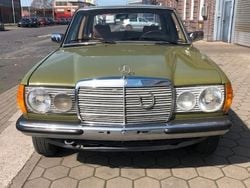 Grün Gebraucht 1981 Mercedes 200 Limousine | 5.500 €