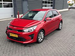 Rot Gebraucht 2022 Kia Rio GT-Line Limousine | 9.950 €