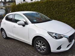 Weiß Gebraucht 2016 Mazda 2 Exclusive-Line Limousine | 7.300 € (Fairer Preis)