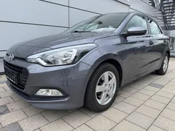 Grau Gebraucht 2018 Hyundai i20 Trend Limousine | 10.450 € (Guter Preis)