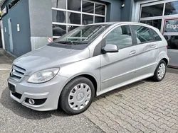 Silber Gebraucht 2009 Mercedes B180 Van / Kleinbus | 1.250 €