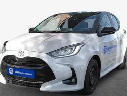 Weiß Gebraucht 2024 Toyota Yaris Hybrid Team Limousine | 21.590 € (Fairer Preis)