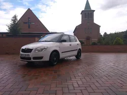 Weiß Gebraucht 2009 Skoda Fabia Kleinwagen | 3.350 € (Fairer Preis)