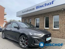 Grau Gebraucht 2023 Ford Focus ST-Line X Limousine | 20.990 € (Guter Preis)