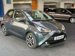 Grau Gebraucht 2019 Toyota Aygo X-play Kleinwagen | 13.999 € (Etwas zu teuer)