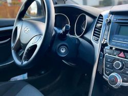 Weiß Gebraucht 2012 Hyundai i30 Kleinwagen | 6.400 €