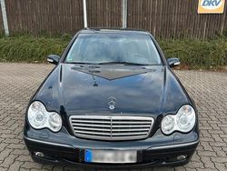 Blau Gebraucht 2002 Mercedes C200 Limousine | 2.000 €