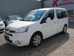 Weiß Gebraucht 2014 Citroën Berlingo SELECTION Van / Kleinbus | 6.749 € (Fairer Preis)