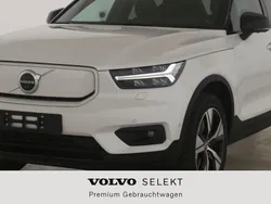 Crystal white pearl / metalli Gebraucht 2022 Volvo XC40 Pro SUV | 36.890 € (Etwas zu teuer)
