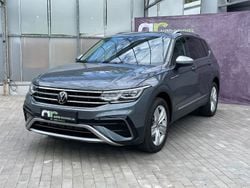 Grau Gebraucht 2024 VW Tiguan Allspace SUV | 42.990 € (Fairer Preis)