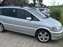 Silber Gebraucht 2005 Opel Zafira Edition Van / Kleinbus | 2.850 € (Fairer Preis)