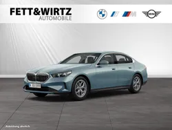 Cape york grün metallic Neu 2024 BMW 520 Sport Line Limousine | 50.550 € (Guter Preis)