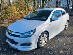 Weiß Gebraucht 2009 Opel Astra GTC Coupé | 2.800 € (Etwas zu teuer)