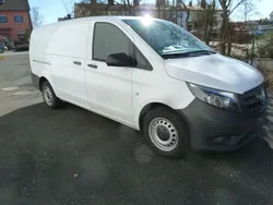 Weiß Gebraucht 2021 Mercedes Vito Van / Kleinbus | 13.390 €
