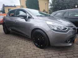 Grau Gebraucht 2014 Renault Clio IV Luxe Limousine | 9.570 € (Etwas zu teuer)