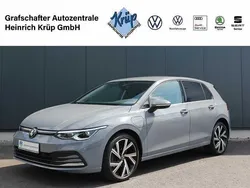 Grau Gebraucht 2022 VW Golf VIII Style Limousine | 23.750 € (Fairer Preis)