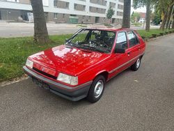 Grau Gebraucht 1987 Renault R11 Limousine | 4.000 €