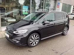 Deep black perleffekt Gebraucht 2024 VW Touran R-line Van / Kleinbus | 38.950 € (Etwas zu teuer)