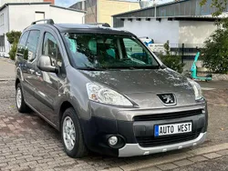 Grau Gebraucht 2010 Peugeot Partner Tepee Family Van / Kleinbus | 5.495 € (Fairer Preis)