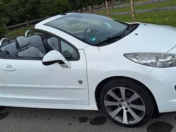 Weiß Gebraucht 2014 Peugeot 207 CC Roland Garros Cabrio | 5.990 € (Etwas zu teuer)