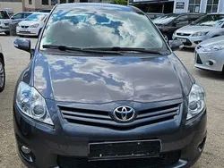 Grau Gebraucht 2010 Toyota Auris Life+ Limousine | 4.999 € (Etwas zu teuer)