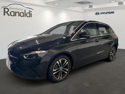 Schwarz Gebraucht 2023 Mercedes B200 Van / Kleinbus | 30.590 € (Fairer Preis)