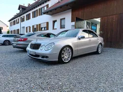 Silber Gebraucht 2003 Mercedes E200 Limousine | 6.350 €