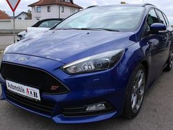 Blau Gebraucht 2015 Ford Focus ST Limousine | 12.990 € (Teuer)